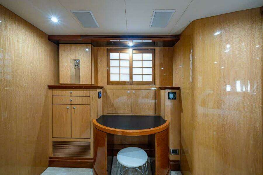 Ocean Alexander 78 Somewhere In Time- Master Stateroom Head