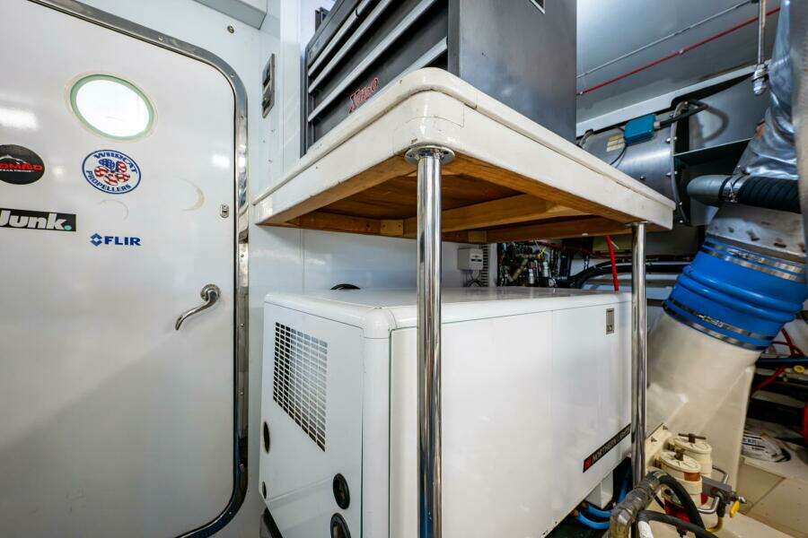 Ocean Alexander 78 Somewhere In Time- Engine Room