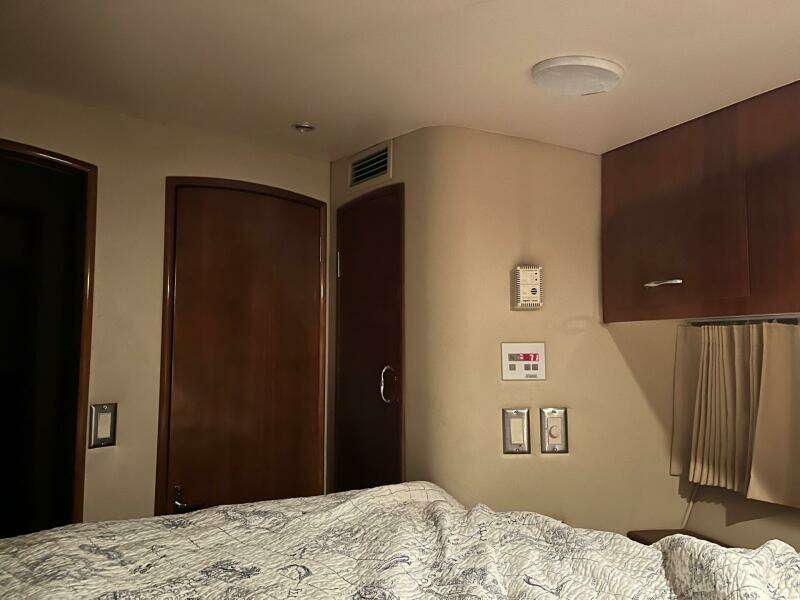 2003 Carver 360 Sport Sedan