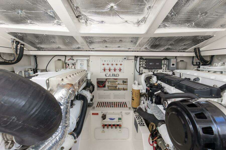 2007 40 Cabo Express Big Blue Engine Room (3)