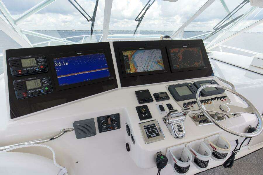 2007 40 Cabo Express Big Blue Electronics