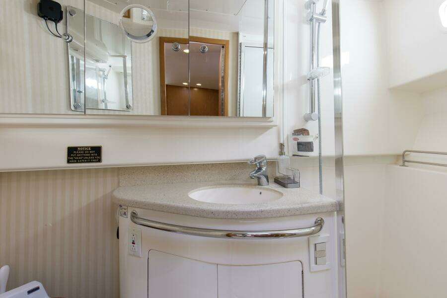 2007 40 Cabo Express Big Blue Head