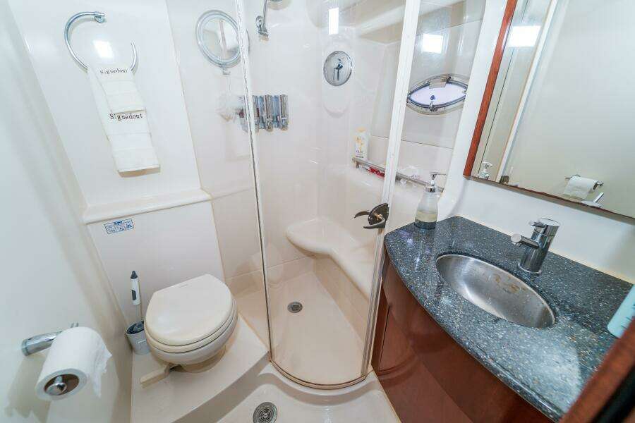 2009 Meridian 441 Sedan