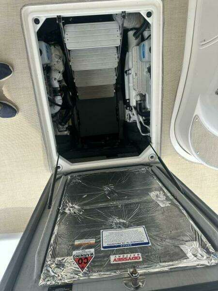 2009 Meridian 441 Sedan