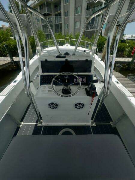 1999 Dusky 256 Center Console