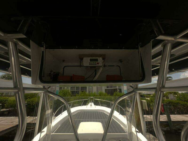 1999 Dusky 256 Center Console