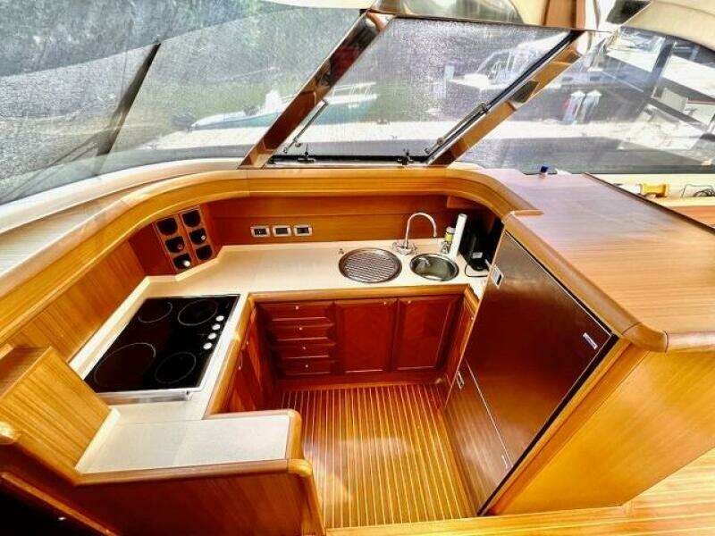 2006 Mochi Craft Dolphin