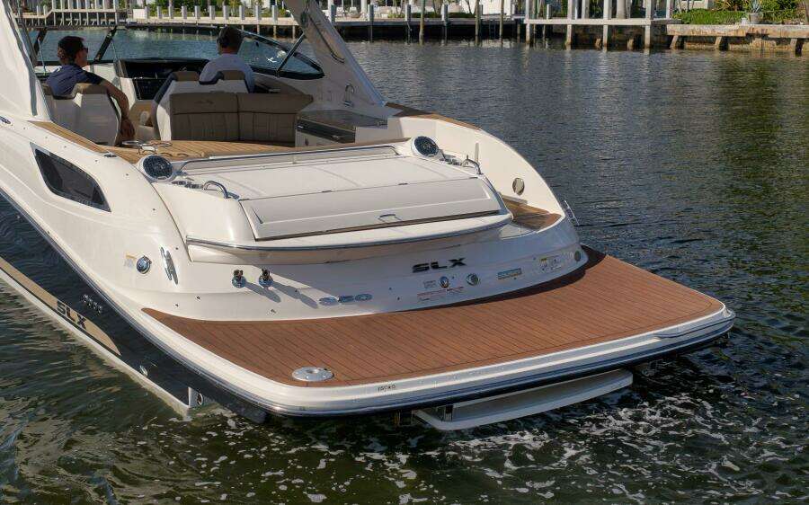2016 Sea Ray 350 SLX