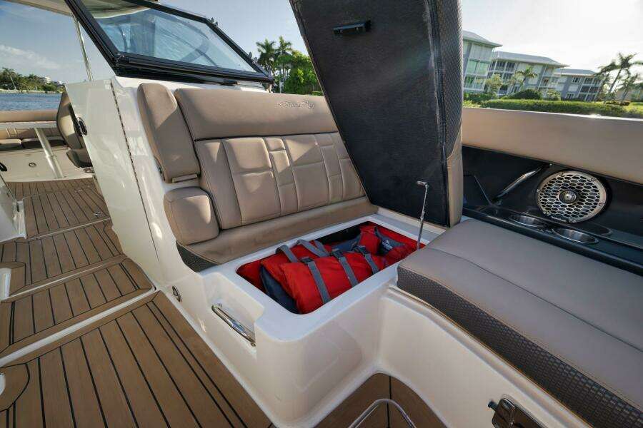 2016 Sea Ray 350 SLX