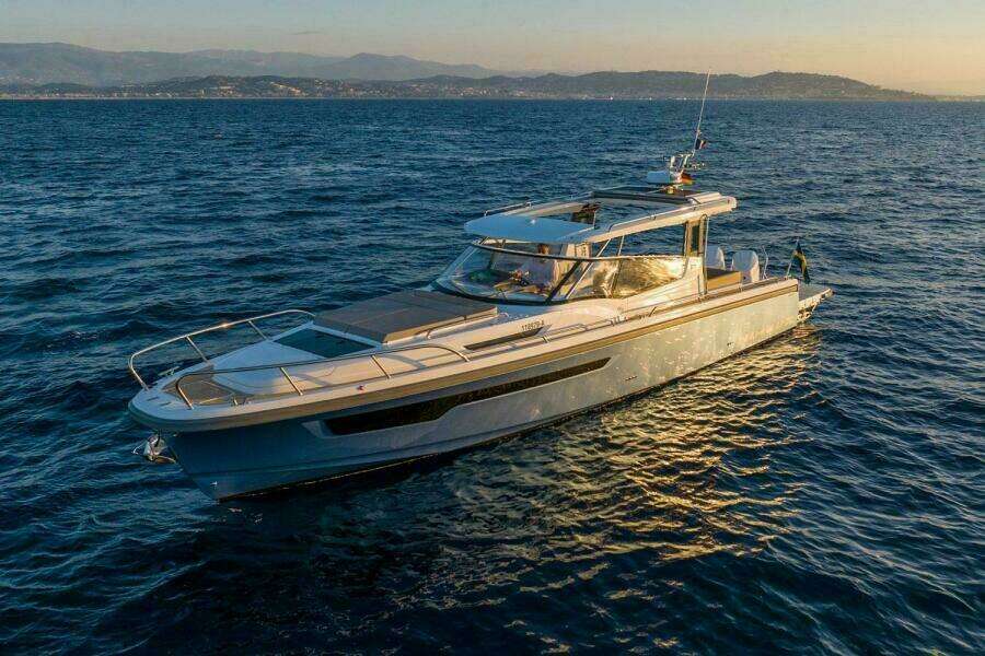 2025 Nimbus Weekender 11