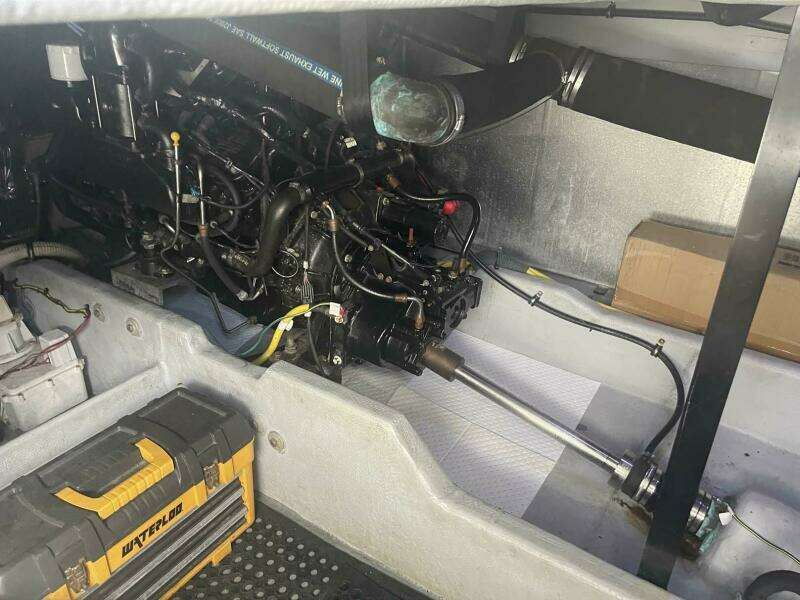 2006 Meridian 411 Sedan