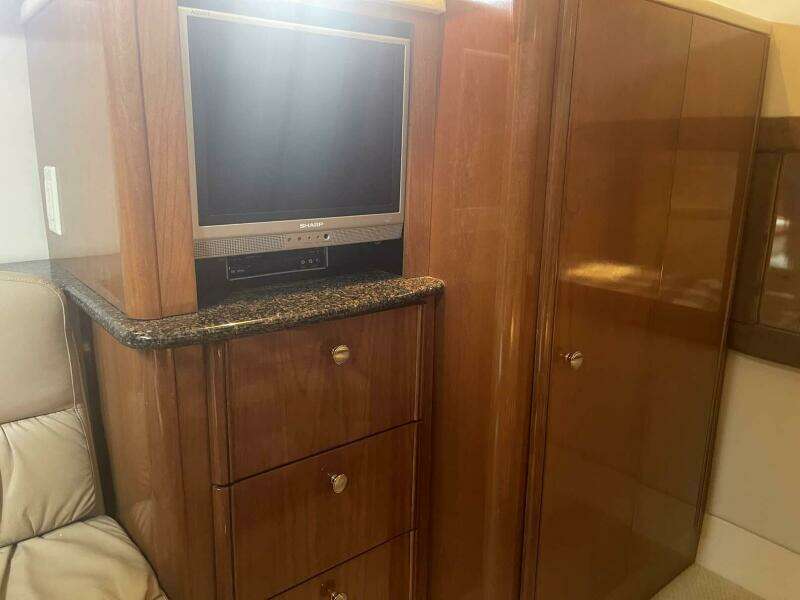 2006 Meridian 411 Sedan