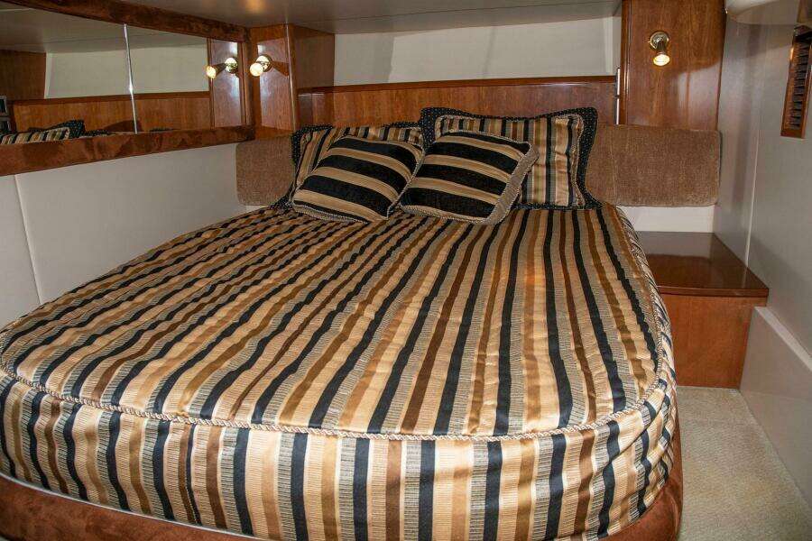 2006 Meridian 411 Sedan