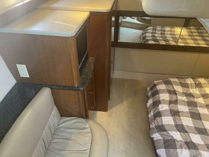 2006 Meridian 411 Sedan