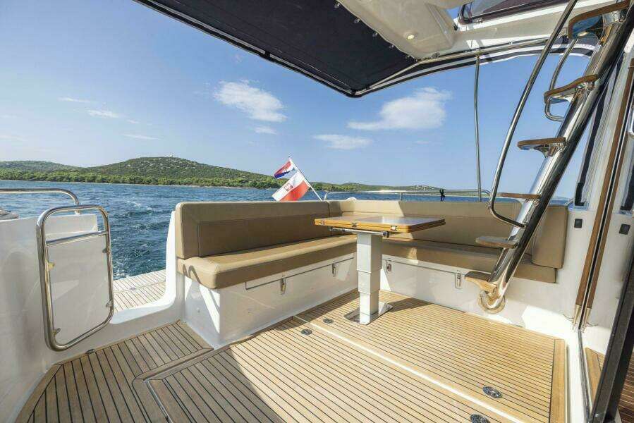 2025 Nimbus 405 Flybridge