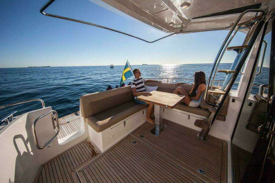 2025 Nimbus 405 Flybridge