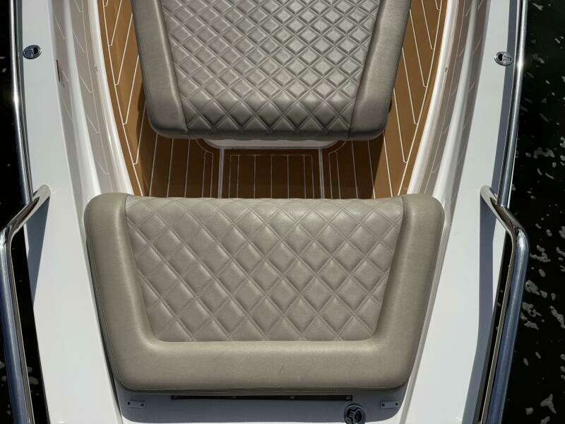 2022 Axopar 37 XC CROSS CABIN