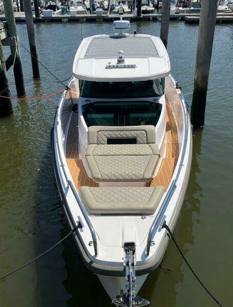 2022 Axopar 37 XC CROSS CABIN