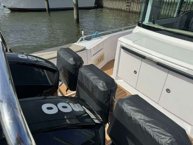 2022 Axopar 37 XC CROSS CABIN