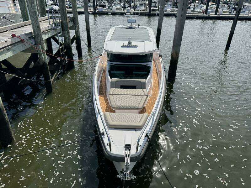 2022 Axopar 37 XC CROSS CABIN