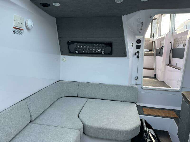 2022 Axopar 37 XC CROSS CABIN