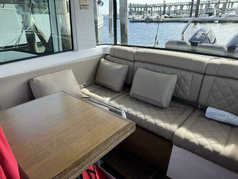 2022 Axopar 37 XC CROSS CABIN