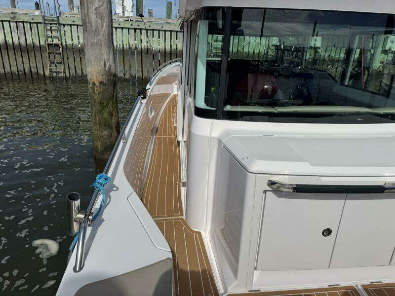 2022 Axopar 37 XC CROSS CABIN