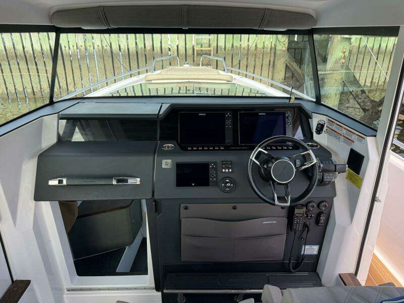 2022 Axopar 37 XC CROSS CABIN