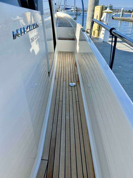 2018 Nimbus 365 Coupe