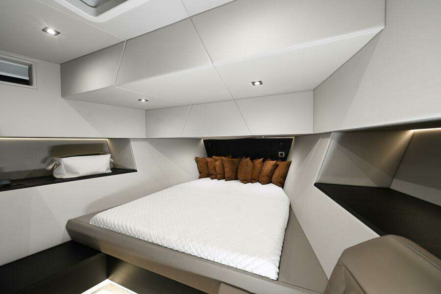 2022 Vanquish Yachts 