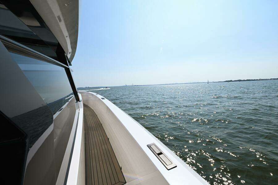 2022 Vanquish Yachts 