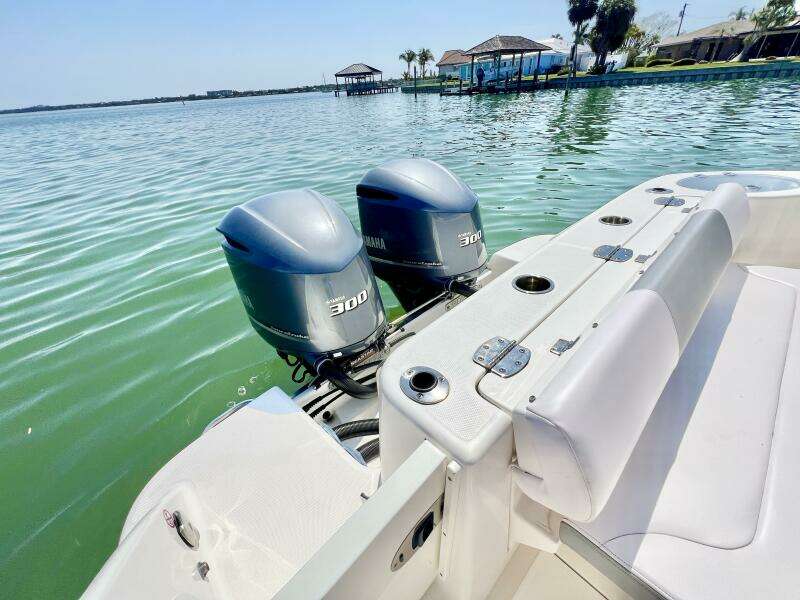 2020 Robalo R302