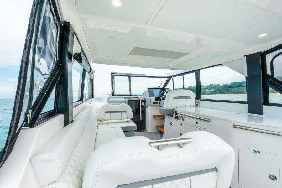 2022 Regal 36 Grande Coupe