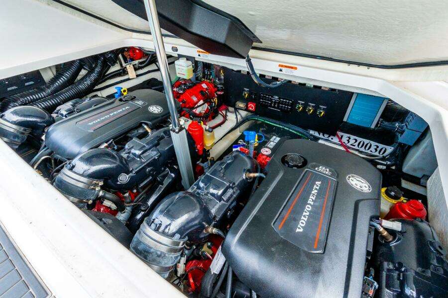 2022 Regal 36 Grande Coupe