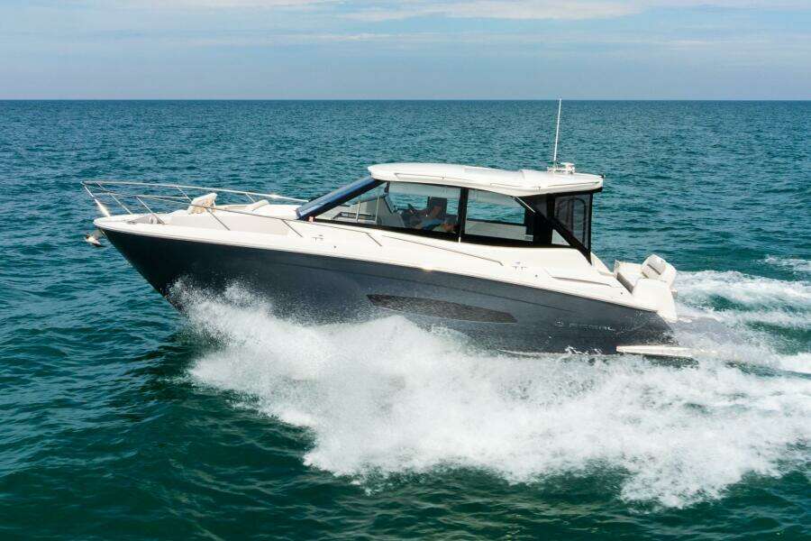 2022 Regal 36 Grande Coupe