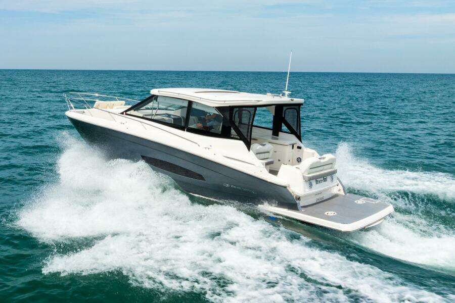 2022 Regal 36 Grande Coupe