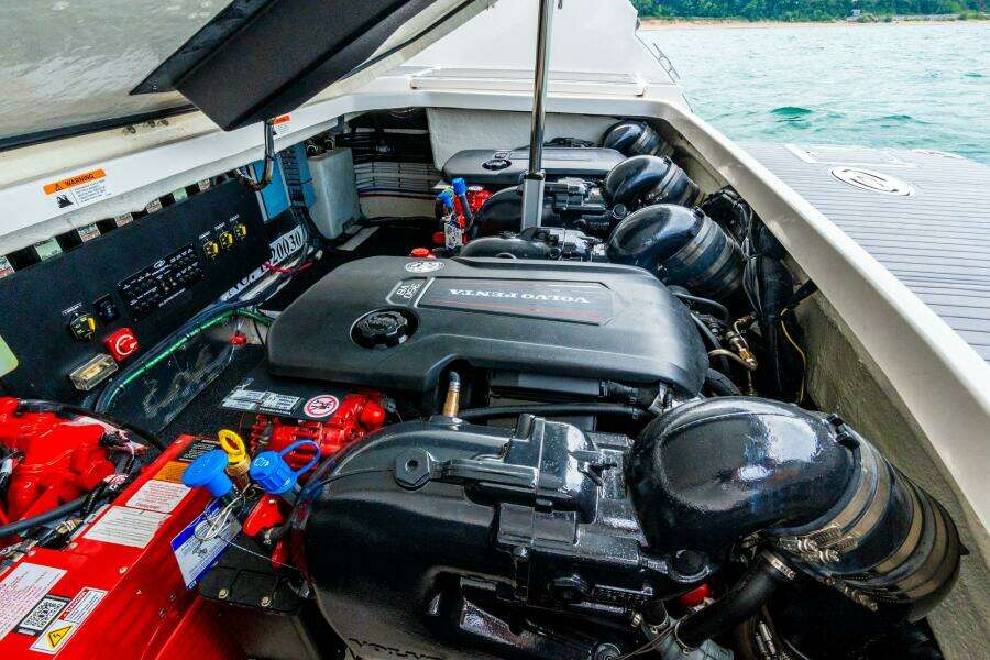 2022 Regal 36 Grande Coupe