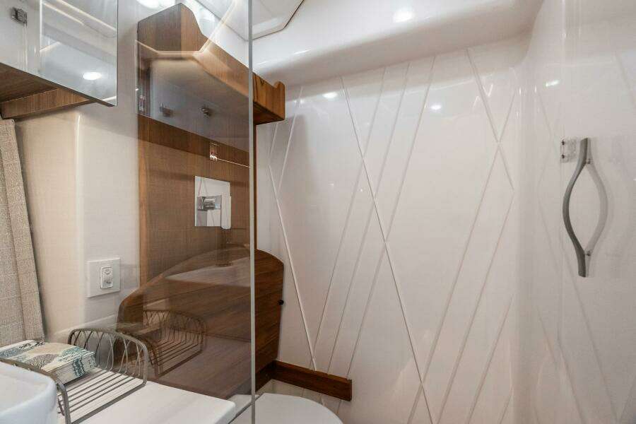 2022 Regal 36 Grande Coupe