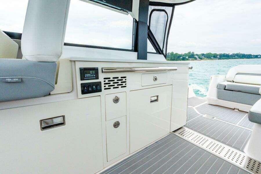 2022 Regal 36 Grande Coupe