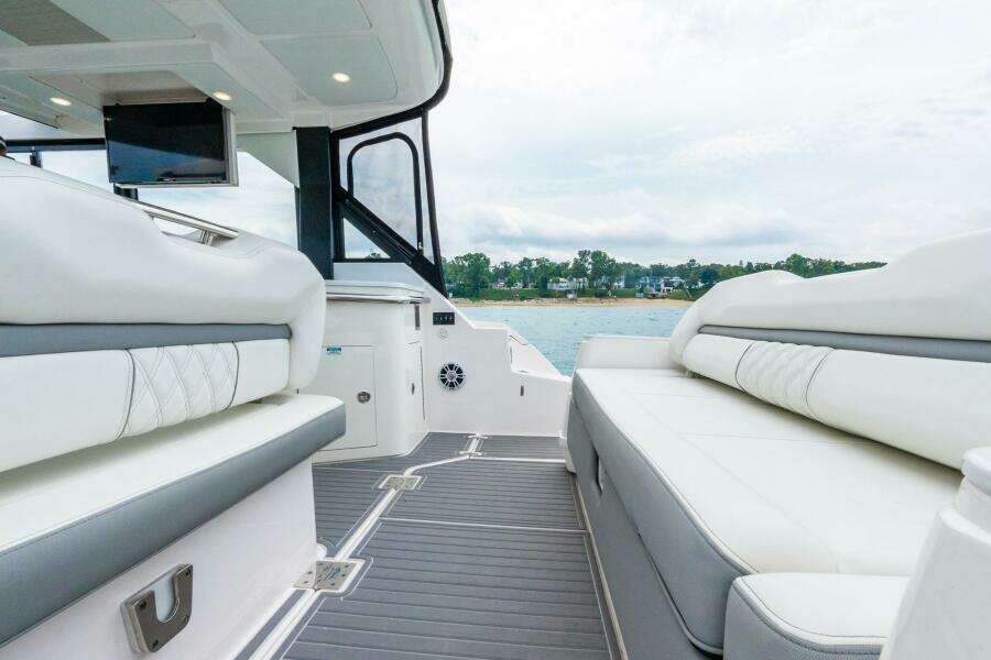 2022 Regal 36 Grande Coupe