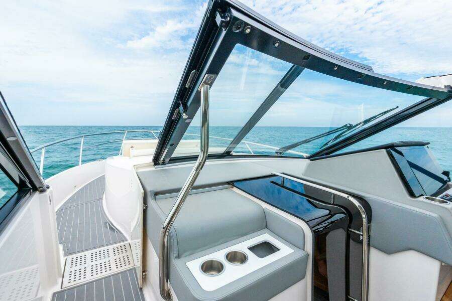 2022 Regal 36 Grande Coupe