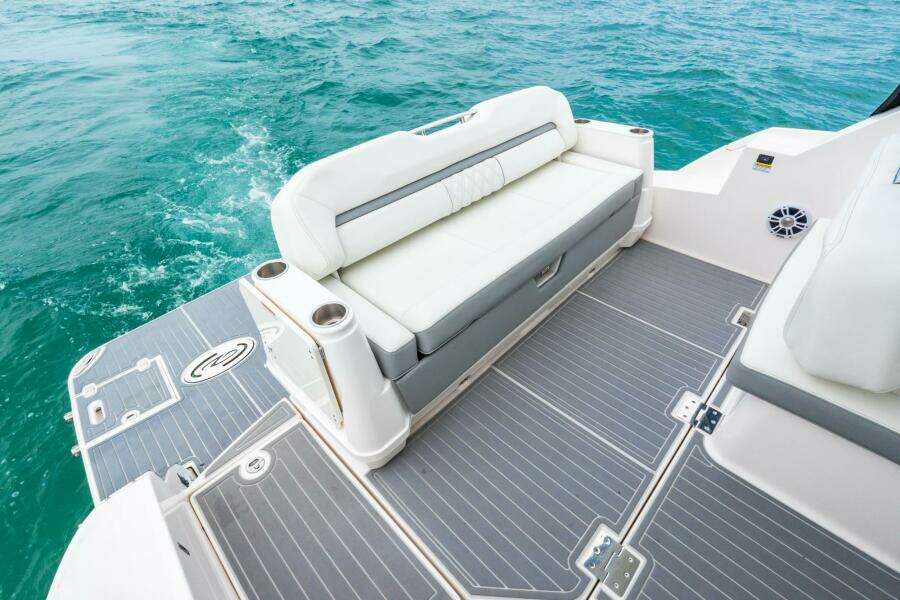 2022 Regal 36 Grande Coupe