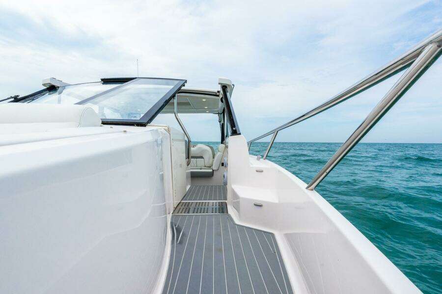 2022 Regal 36 Grande Coupe