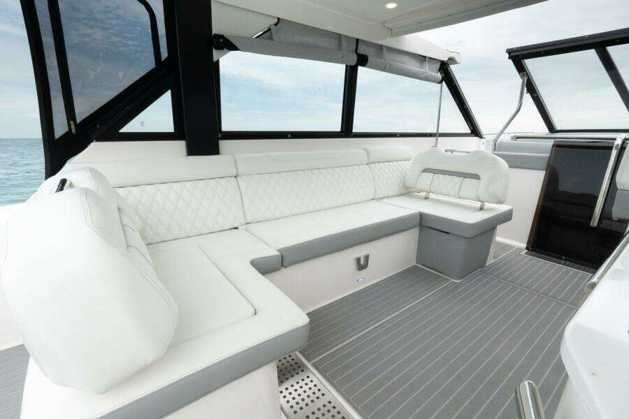 2022 Regal 36 Grande Coupe