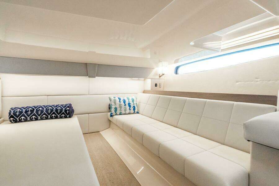 2022 Regal 36 Grande Coupe