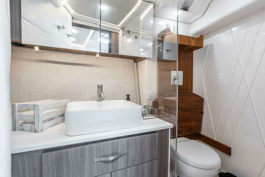 2022 Regal 36 Grande Coupe