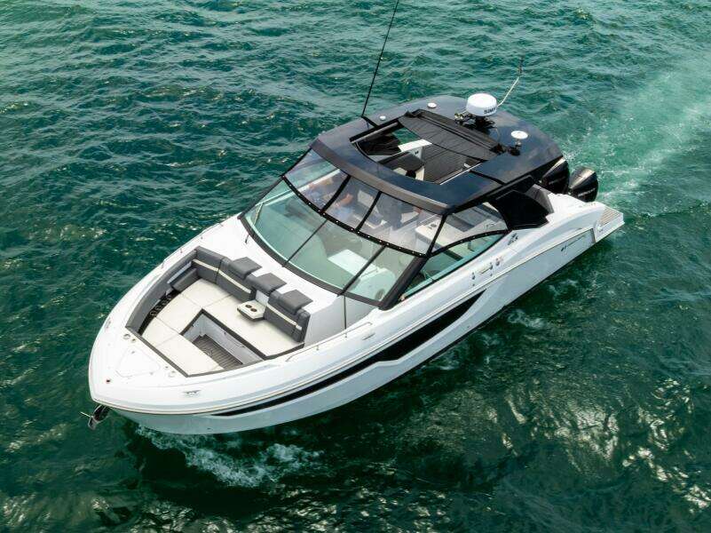 2021 Cruisers Yachts 