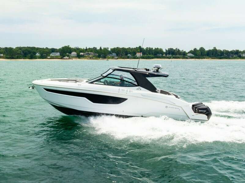 2021 Cruisers Yachts 