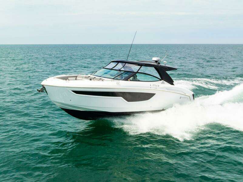 2021 Cruisers Yachts 