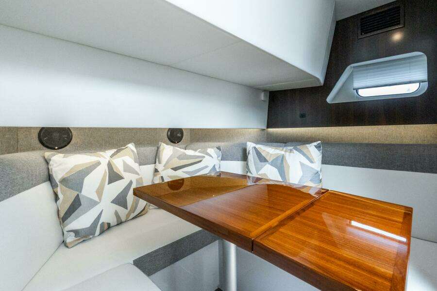 2021 Cruisers Yachts 